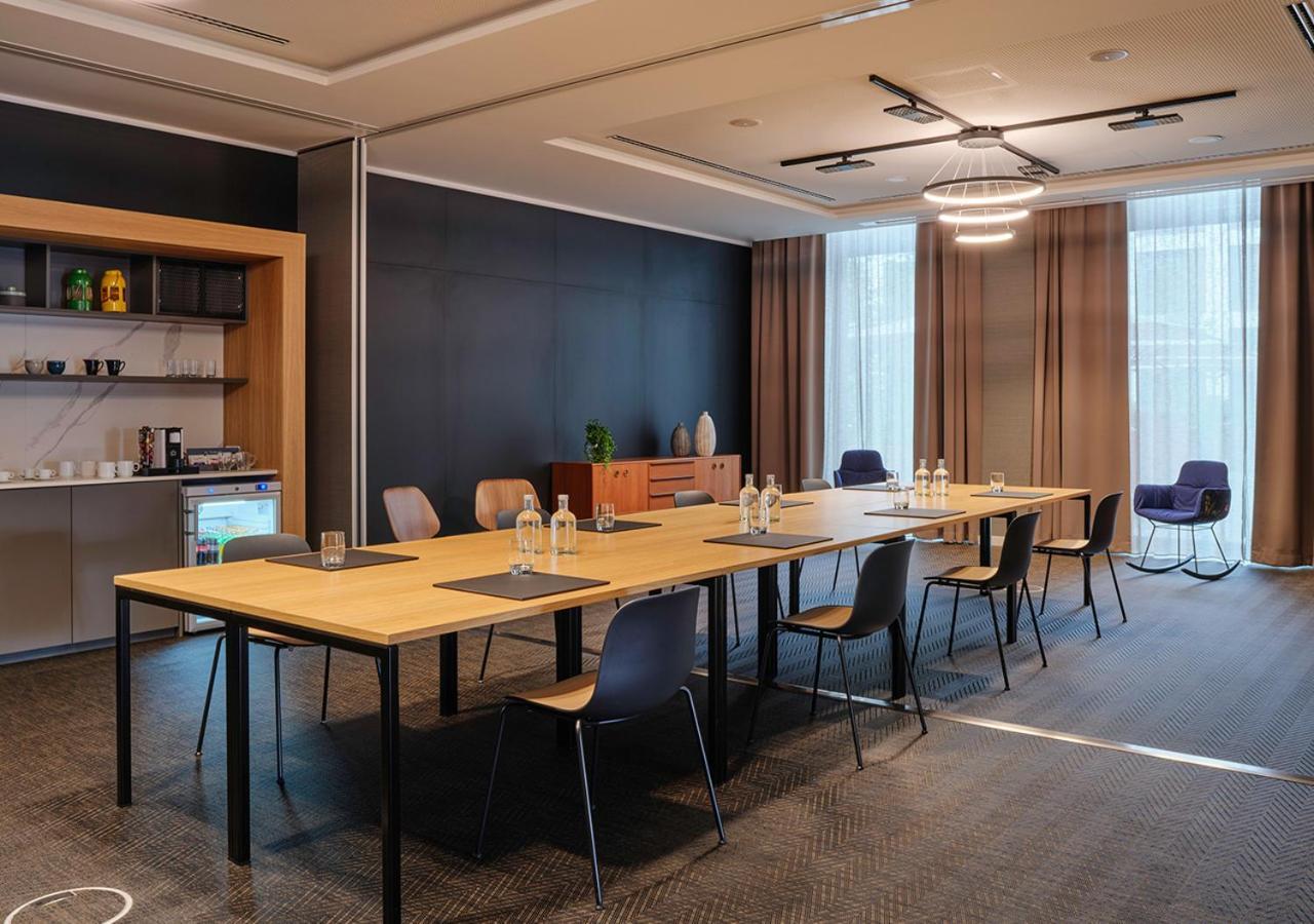 Adina Apartment Hotel Кельн Екстер'єр фото