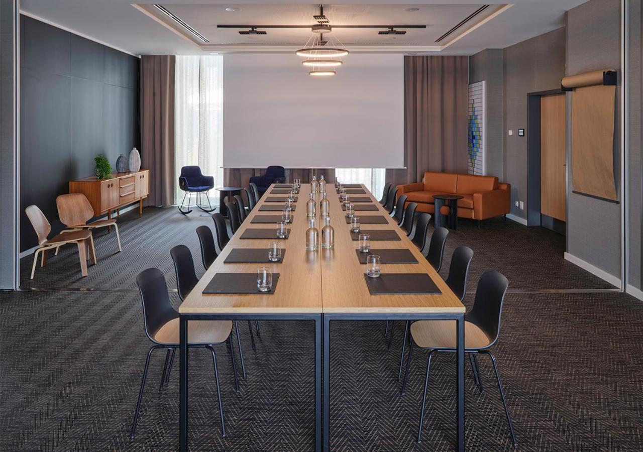 Adina Apartment Hotel Кельн Екстер'єр фото