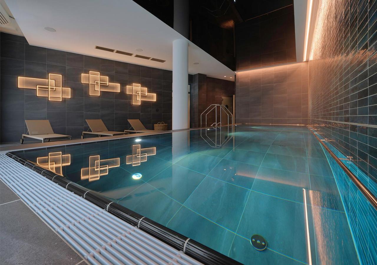 Adina Apartment Hotel Кельн Екстер'єр фото